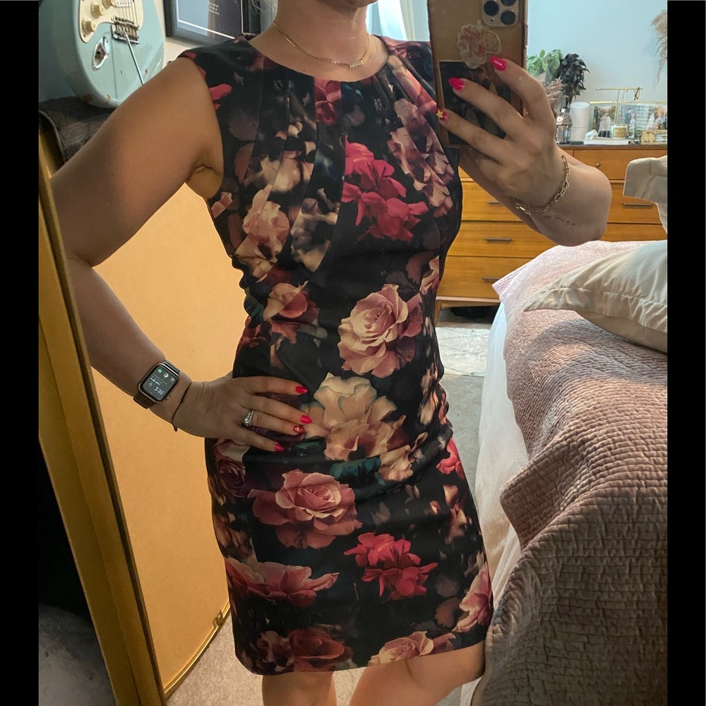 Tahari cocktail dress size 2 (can fit 4)